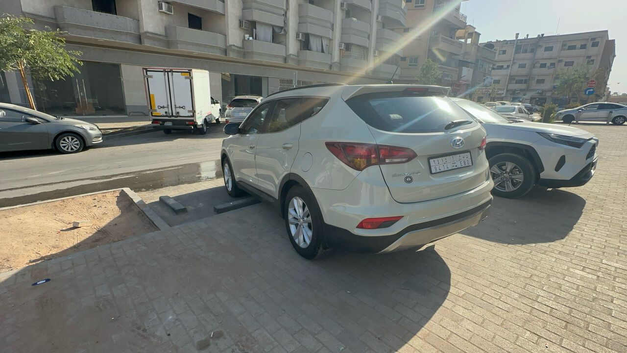 Riyadh, Vehicles, Cars & Trucks , SAR 48000,  Hyundai Santa Fe,  2017,  Automatic,  188000 KM,