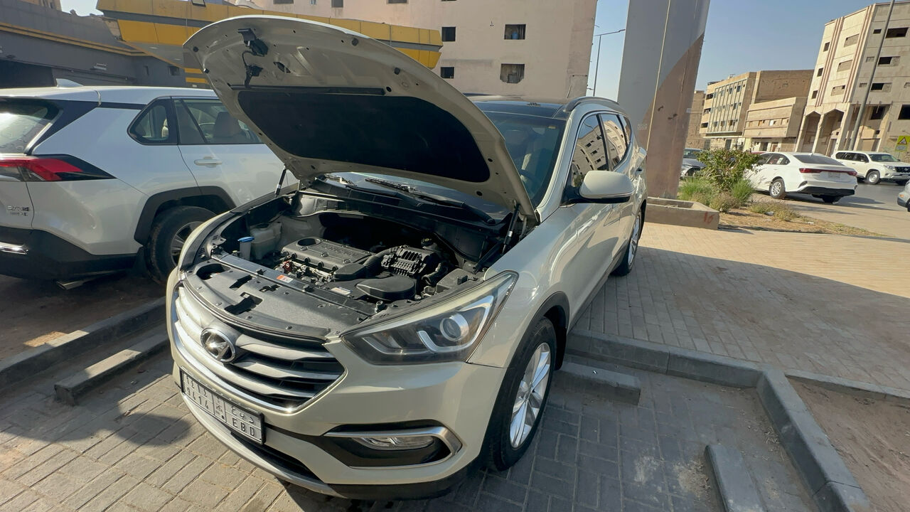 Riyadh, Vehicles, Cars & Trucks , SAR 48000,  Hyundai Santa Fe,  2017,  Automatic,  188000 KM,