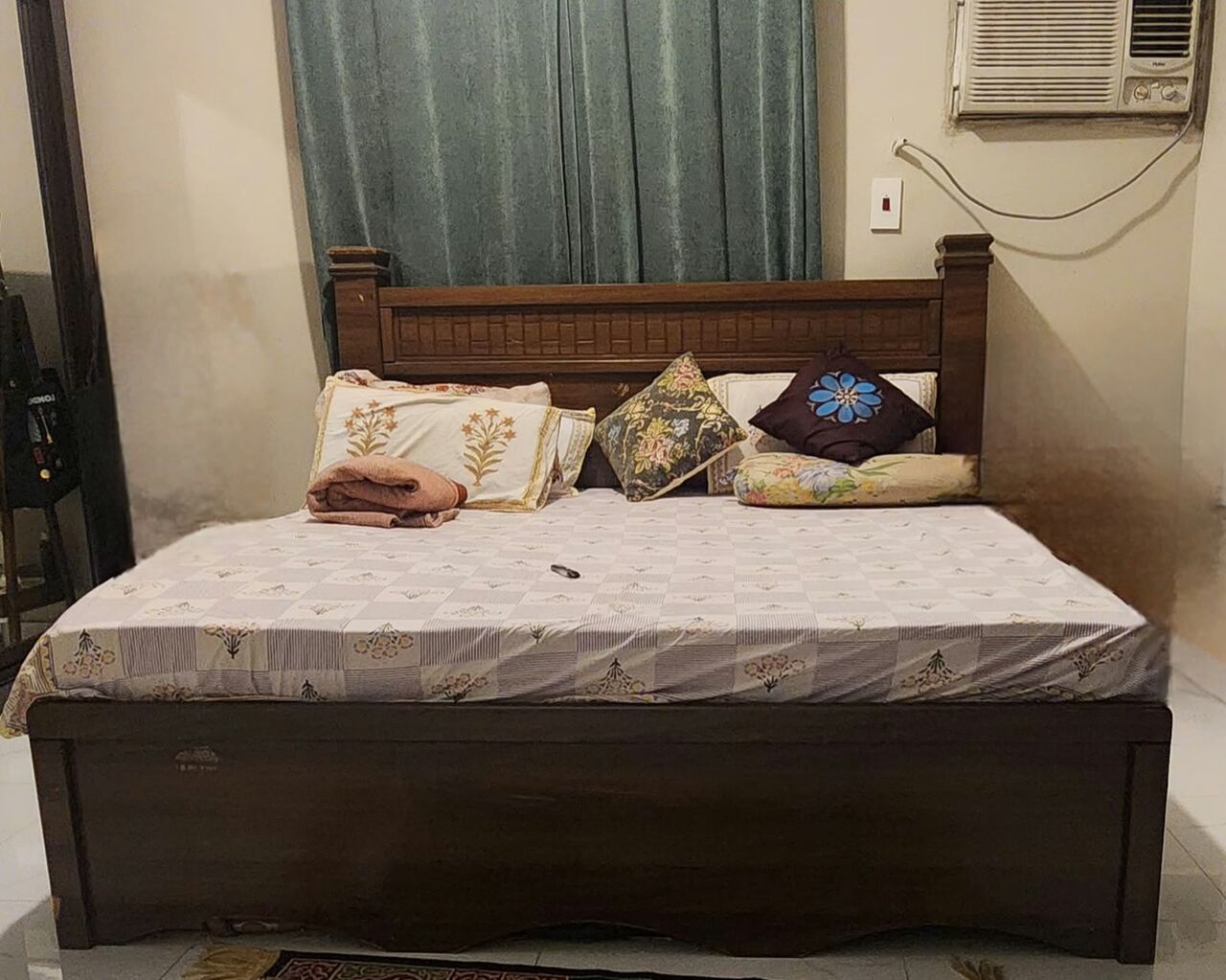 Jeddah, Furniture, SAR 350,  King Size Bed (no Matterres)