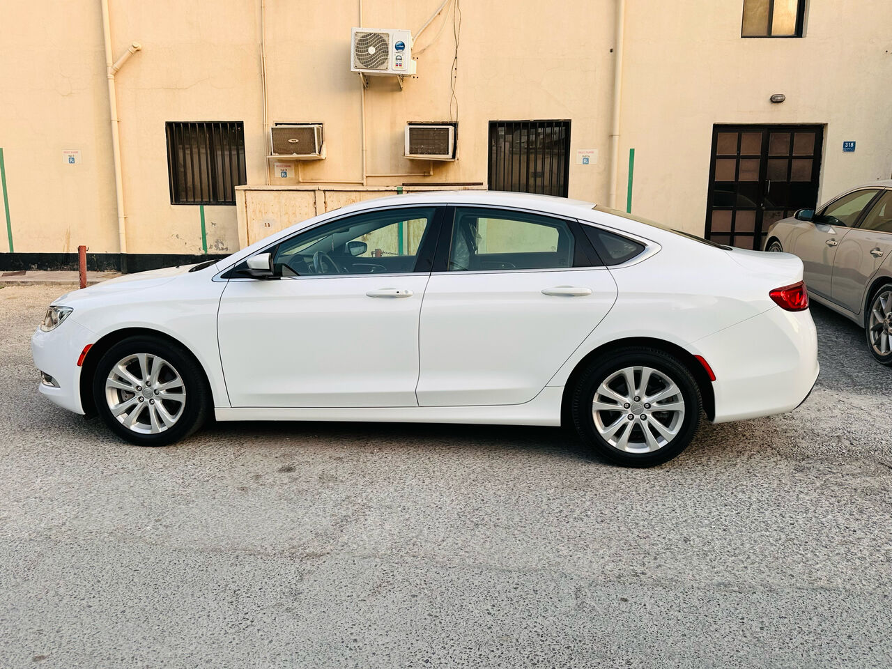 Manama, Automotive, Chrystler 200c