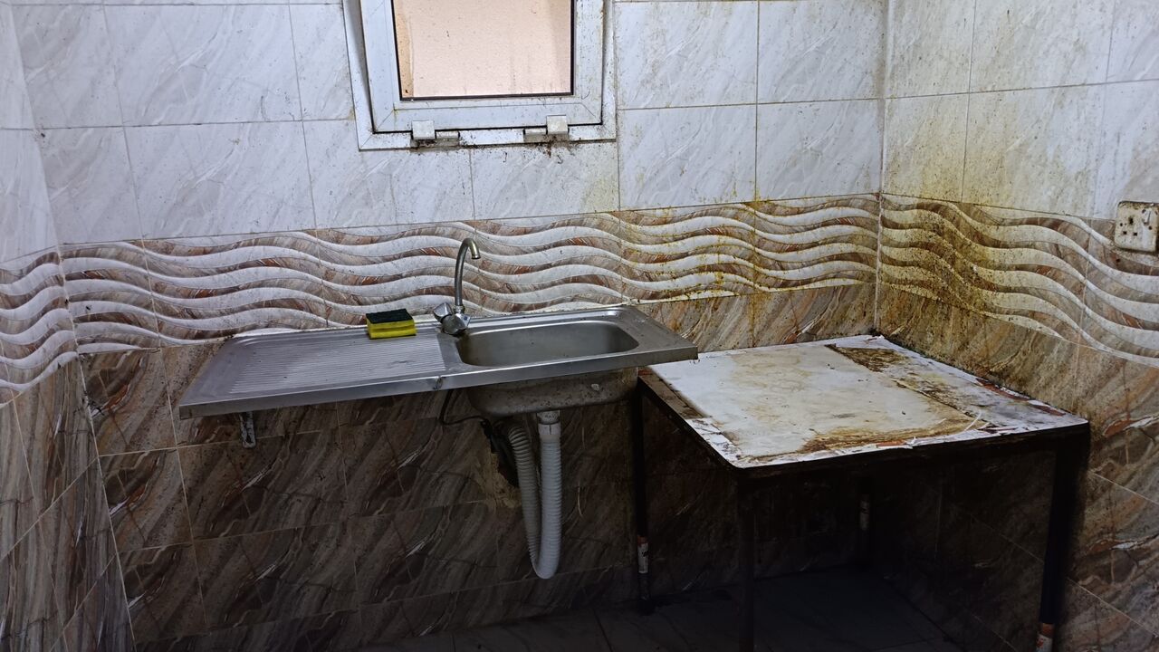 East Riffa, Rooms for Rent, BHD 180/month,  Flat 2 Rooms Available For Bachelor (MEN)،180 BD
