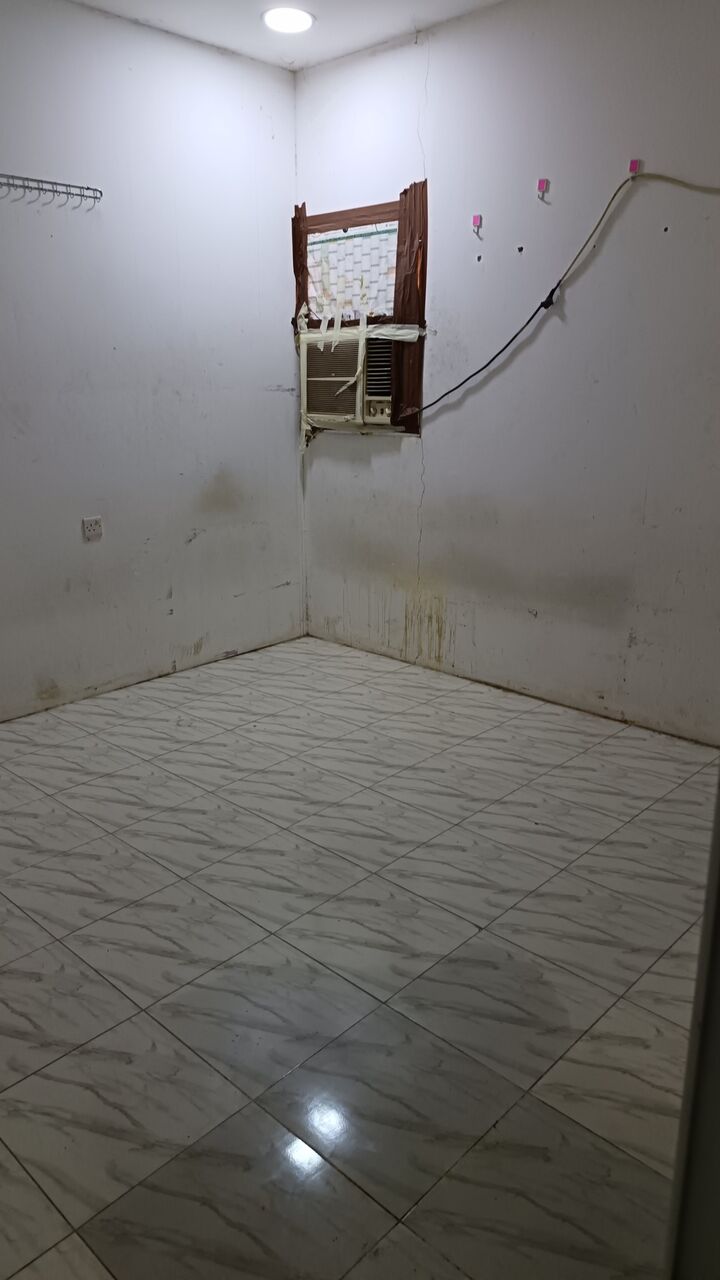 East Riffa, Rooms for Rent, BHD 180/month,  Flat 2 Rooms Available For Bachelor (MEN)،180 BD