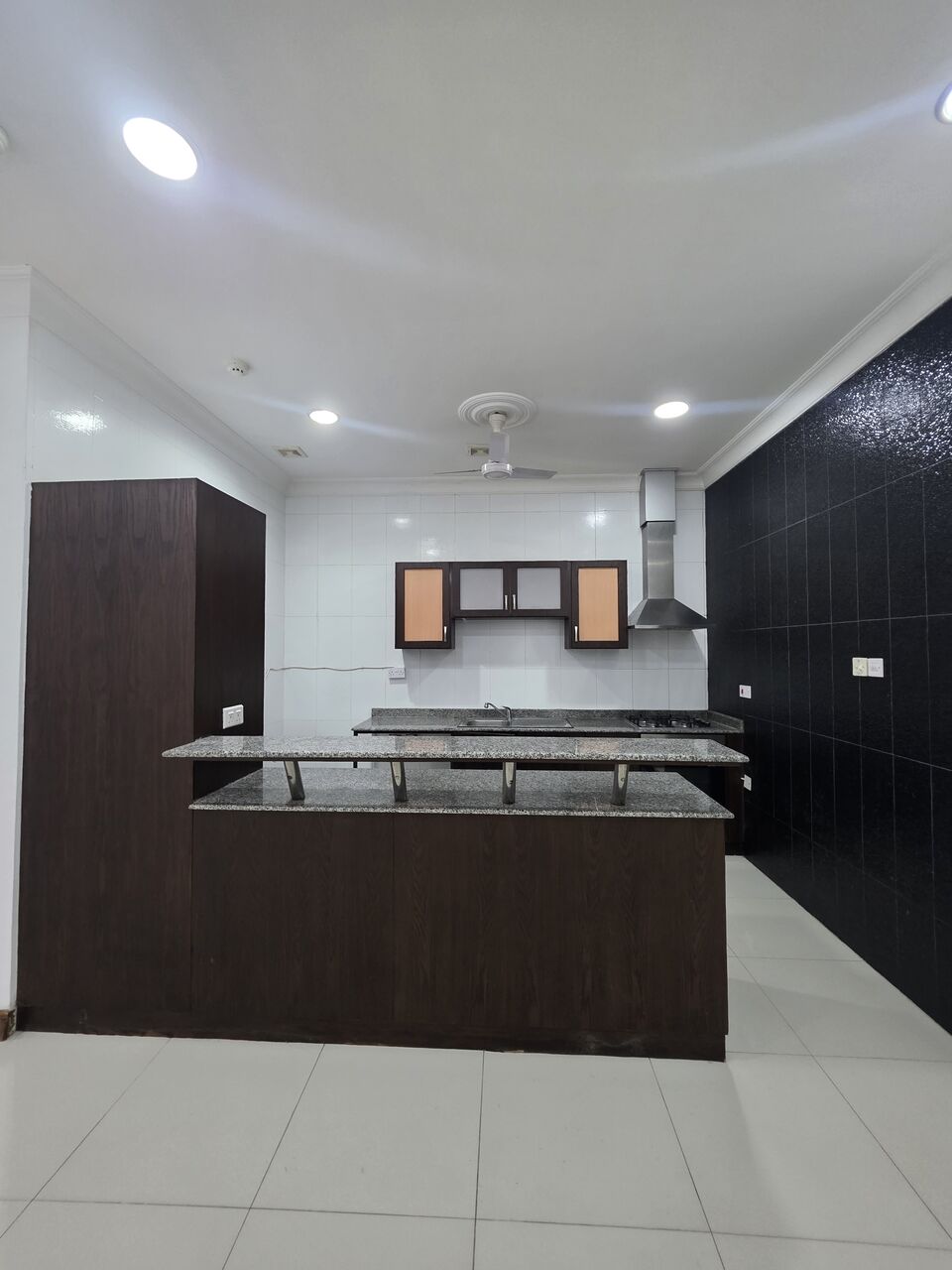 Manama, Apartments, Flats, Houses & Villas, BHD 270/month,  2 BR,  @3BATHROOM Hall Kitchen Open With Electricity Car Parking Swimming Pool
