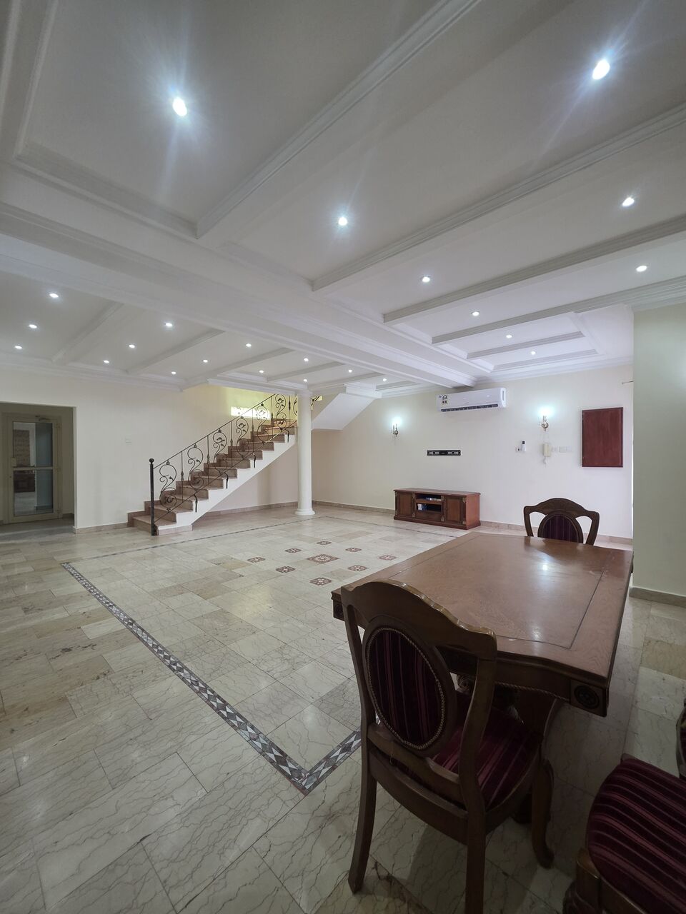 Busaiteen, Villas, BHD 500,  KATHROOM Hall Kitchen With Electricity Car Parking Villa For Rent