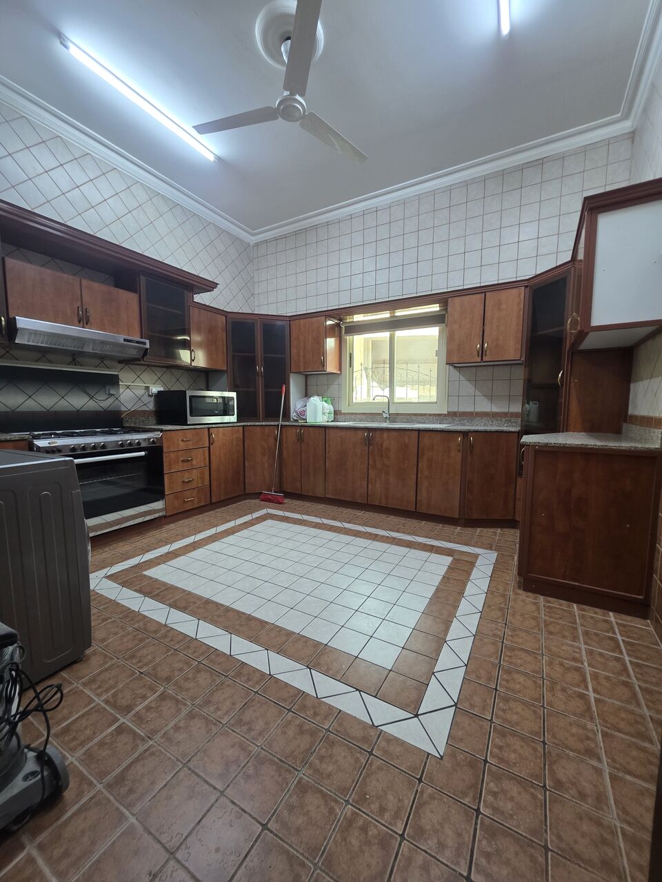 Busaiteen, Villas, BHD 500,  KATHROOM Hall Kitchen With Electricity Car Parking Villa For Rent
