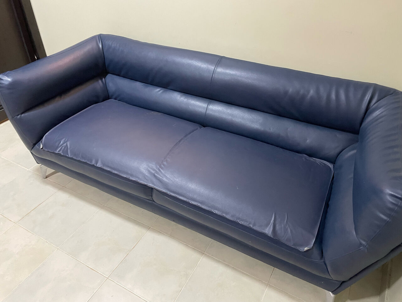 Jubail, Furniture, SAR 400,  For Sale &ndash; Lather Sofa Set &ndash; 600 SAR