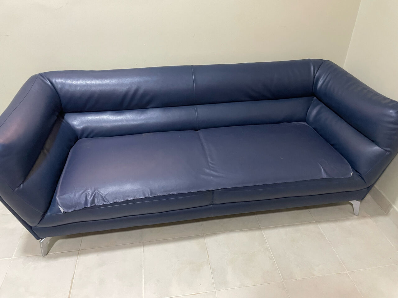 Jubail, Furniture, SAR 400,  For Sale &ndash; Lather Sofa Set &ndash; 600 SAR
