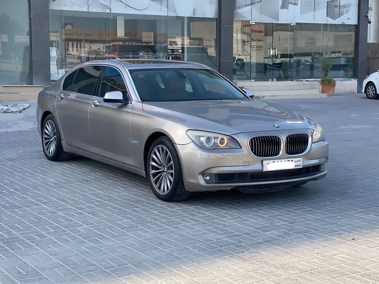 Manama, Vehicles, Cars & Trucks , BHD 2500,  BMW 740Li,  2010,  Automatic,  184000 KM,    (Silver)