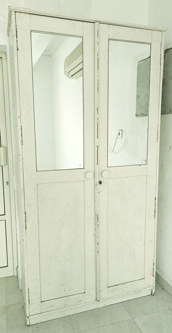 Manama, Furniture, BHD 10,  Cupboard With Mirrored Doors For Sale