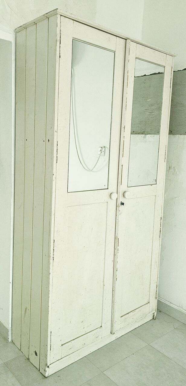Manama, Furniture, BHD 10,  Cupboard With Mirrored Doors For Sale