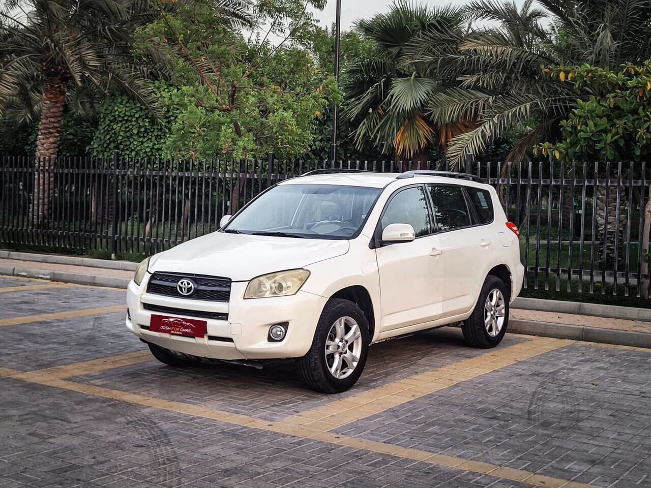 Manama, Vehicles, Cars & Trucks , BHD 3200,  Toyota RAV4,  2012,  Automatic,  127000 KM,  WHITE COLOR WELL MAINTAINED