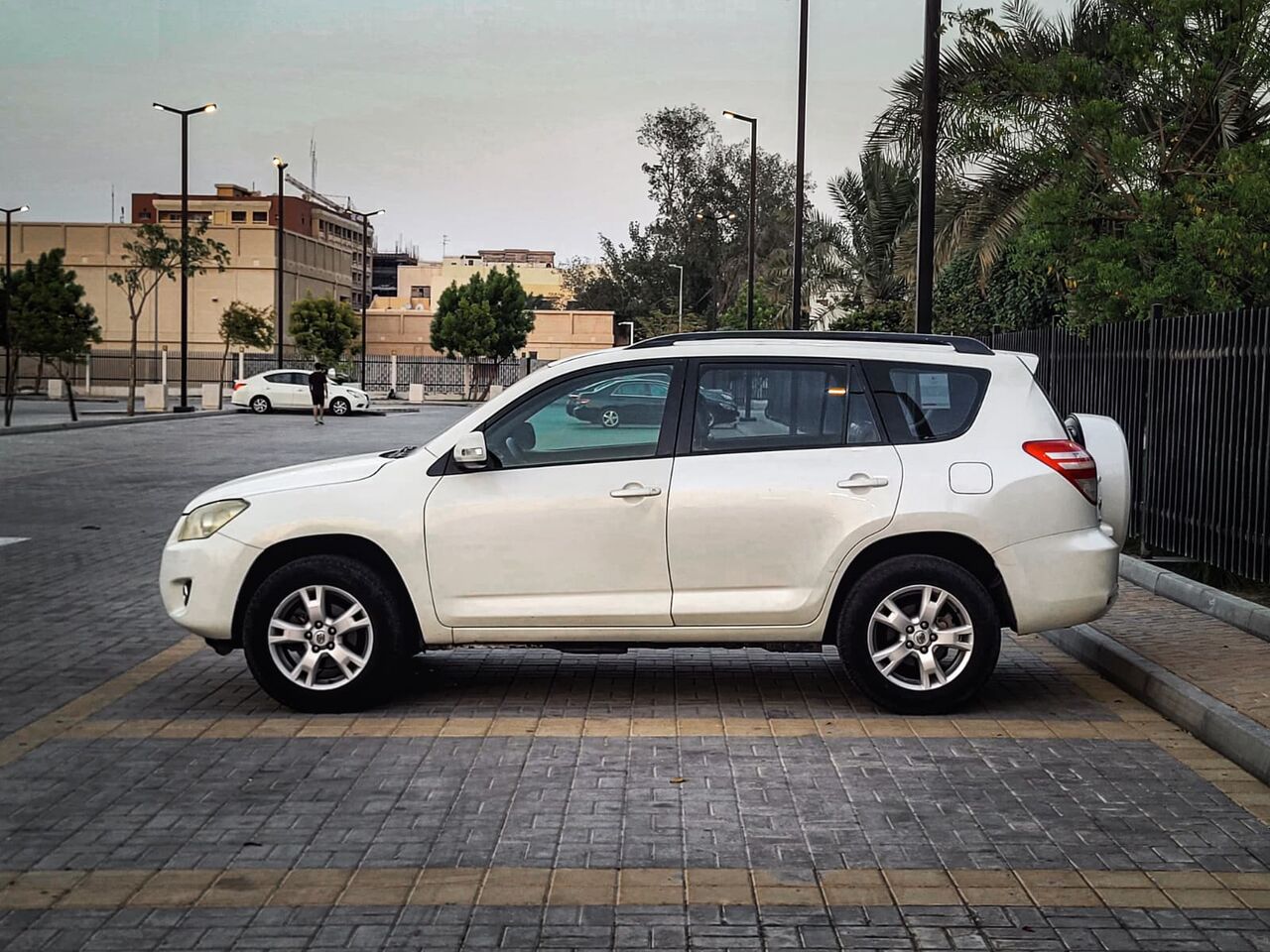 Manama, Vehicles, Cars & Trucks , BHD 3200,  Toyota RAV4,  2012,  Automatic,  127000 KM,  WHITE COLOR WELL MAINTAINED
