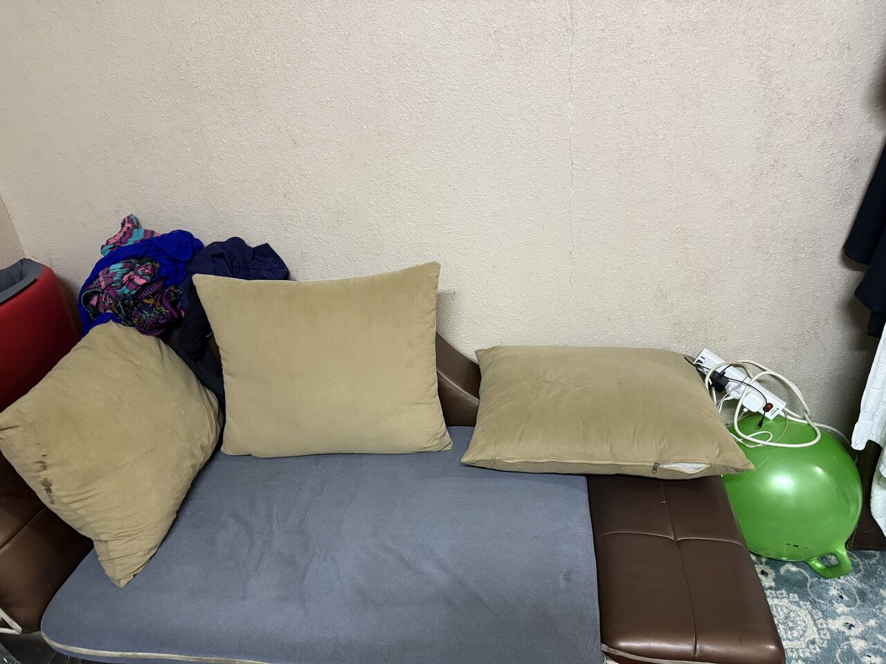 Jubail, Household Items, SAR 300,  Home Center 4 Seater Sofa Set