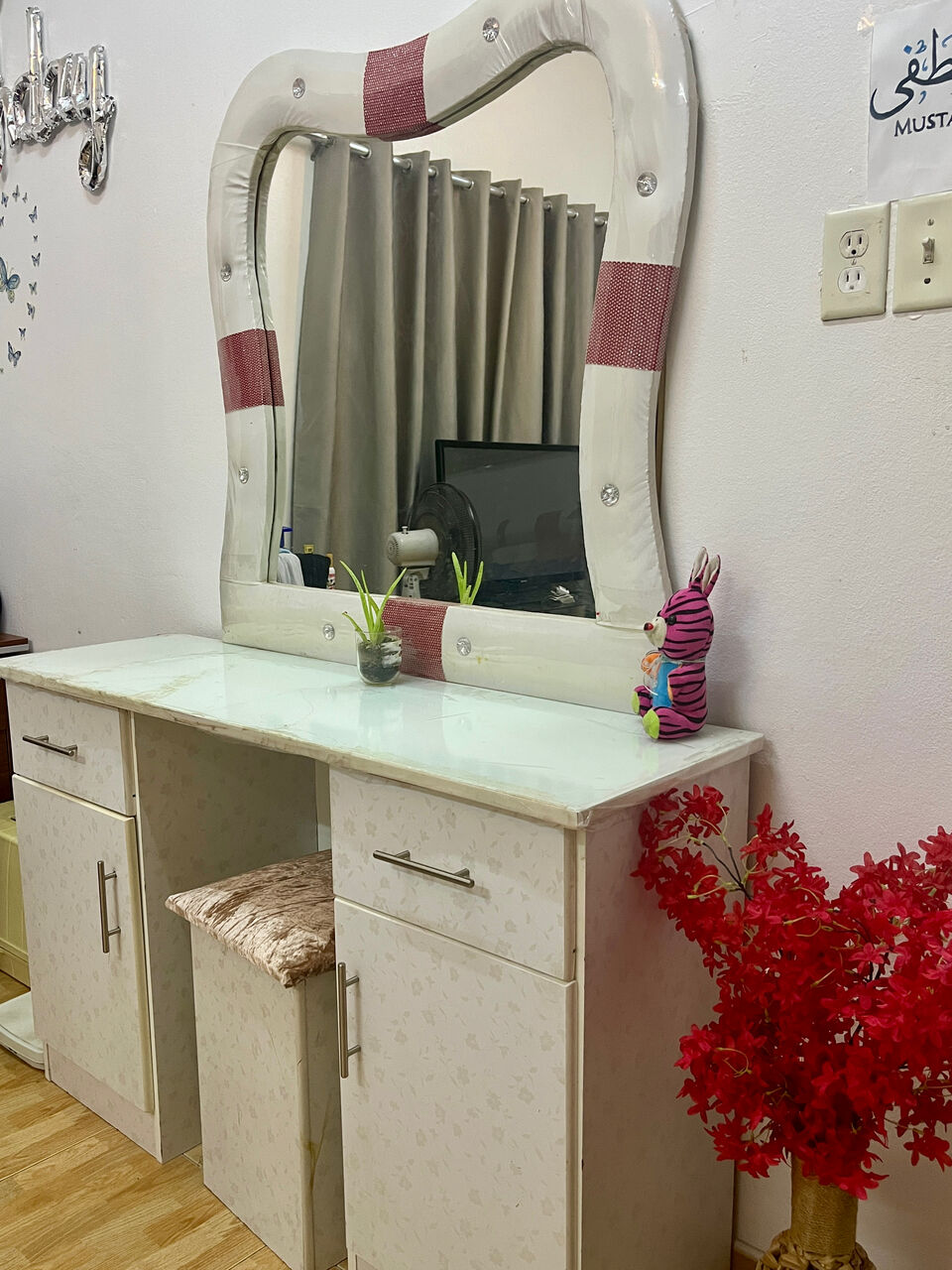 Dammam, Furniture, SAR 850,  Complete Bedroom Set &ndash; Bed + Dressing + 2 Side Tables | Good Condition