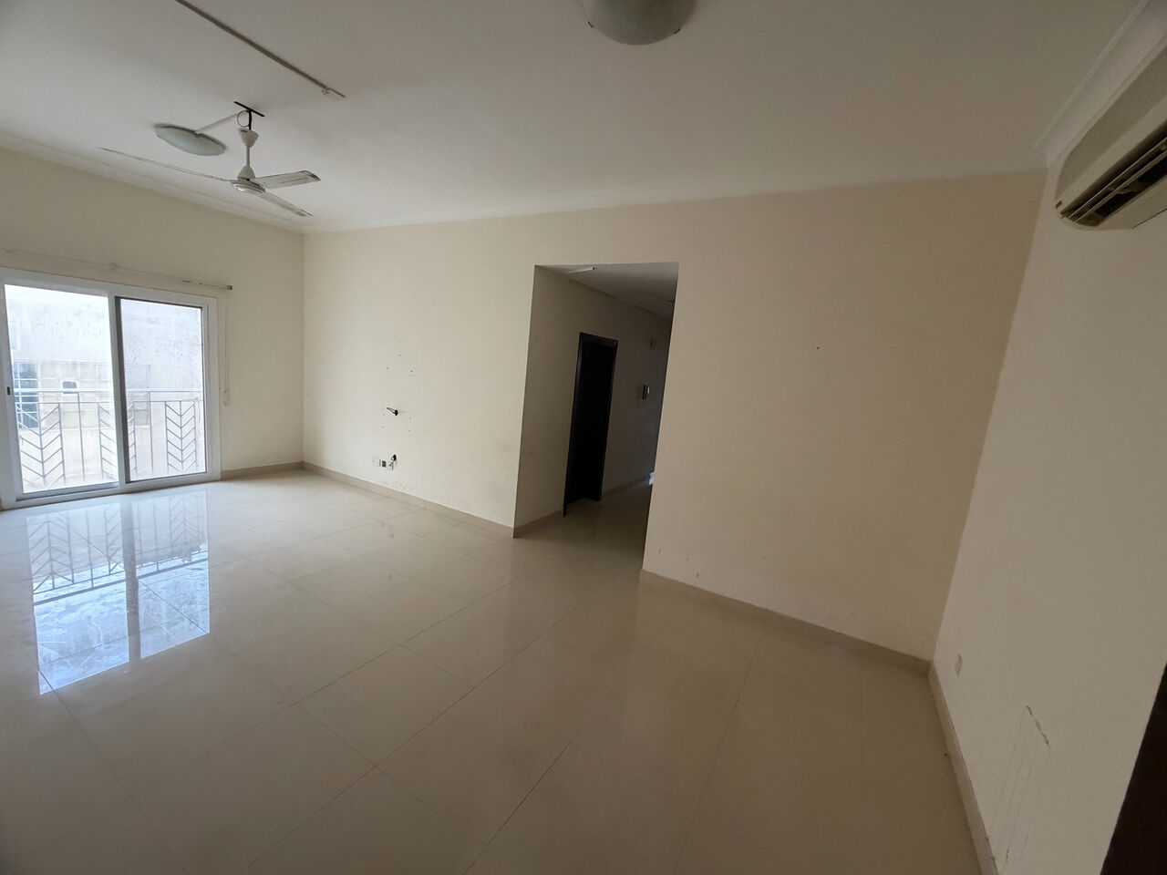 Salmaniya, Apartments, Flats, Houses & Villas, BHD 270/month,  2 BR,  2 Bedroom Flat For Rent Without Ewa