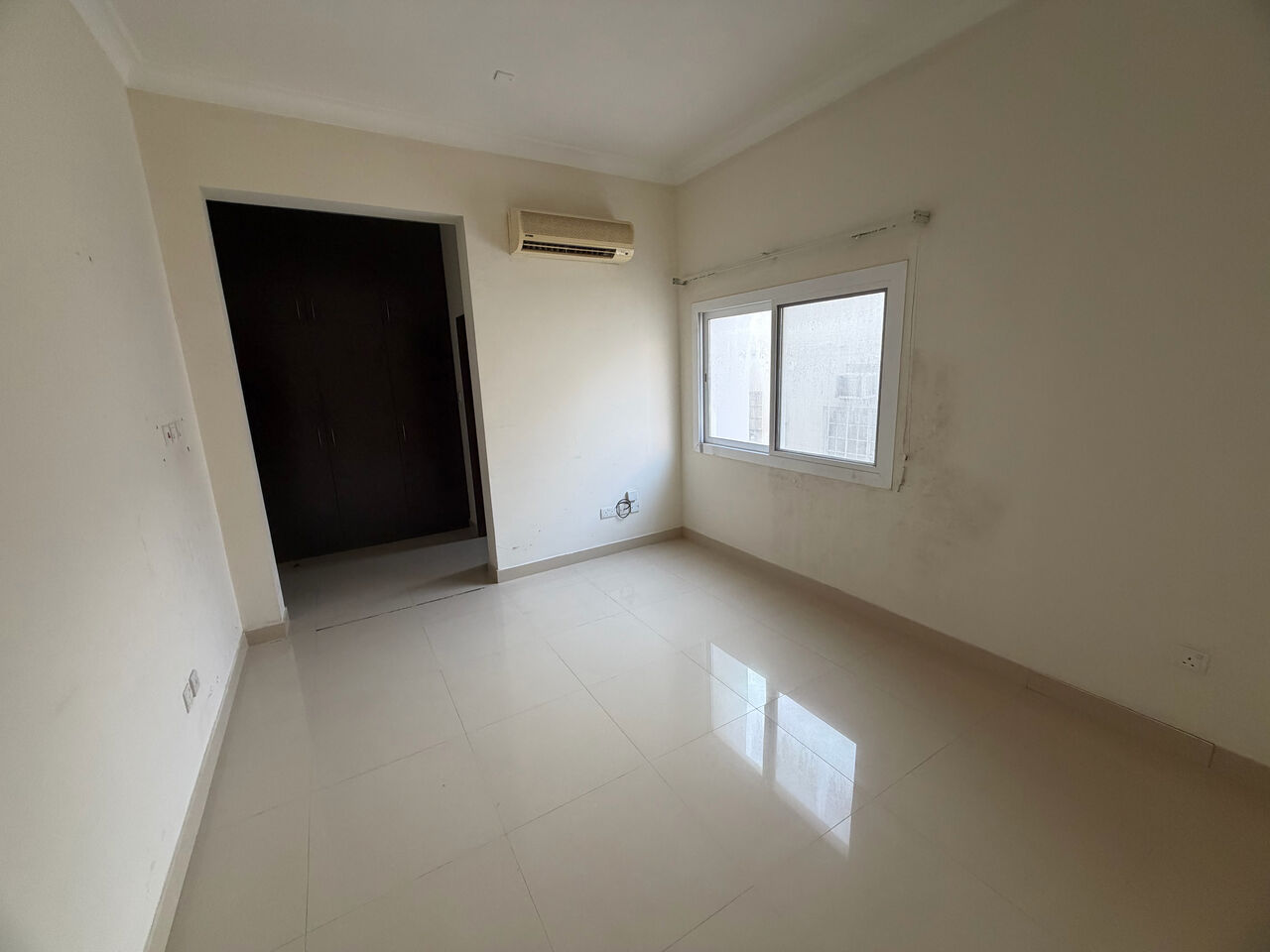 Salmaniya, Apartments, Flats, Houses & Villas, BHD 270/month,  2 BR,  2 Bedroom Flat For Rent Without Ewa