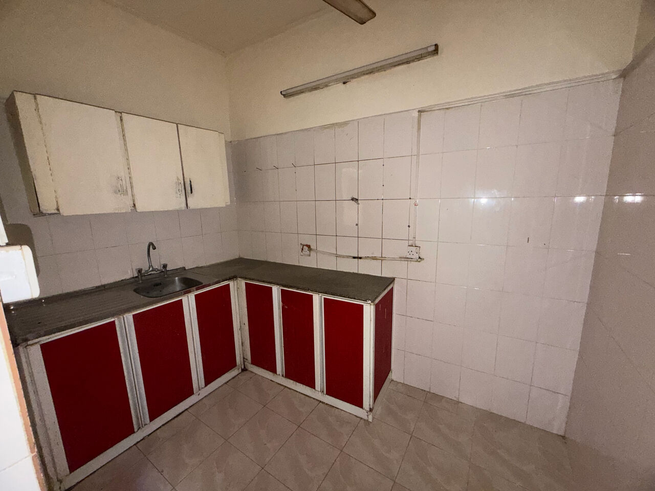 Salmaniya, Apartments, Flats, Houses & Villas, BHD 170/month,  3 BR,  3 Bedroom Flat For Rent Without Ewa