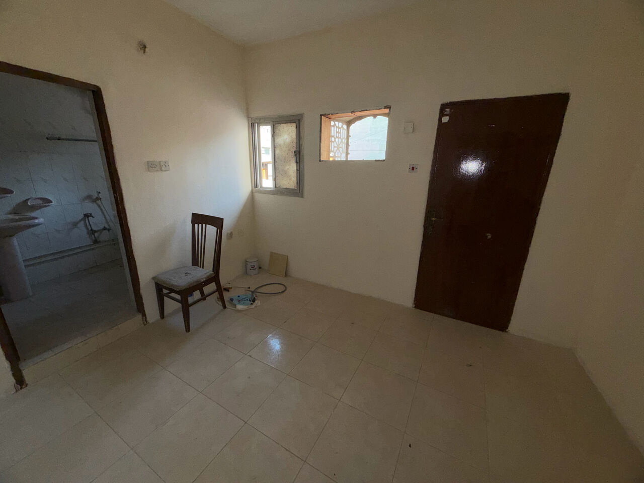 Salmaniya, Apartments, Flats, Houses & Villas, BHD 170/month,  3 BR,  3 Bedroom Flat For Rent Without Ewa