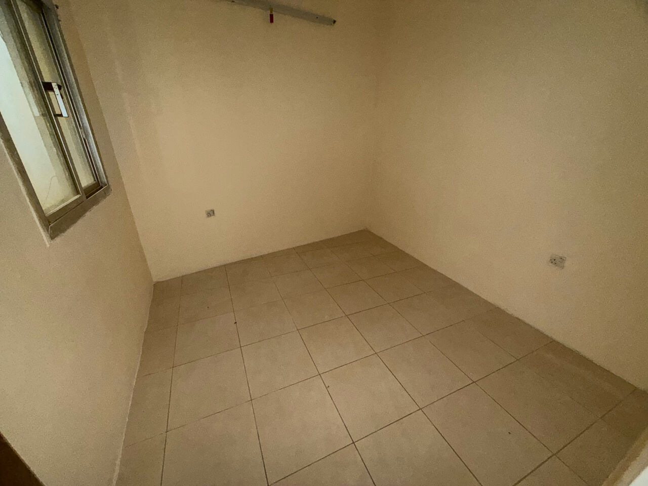 Salmaniya, Apartments, Flats, Houses & Villas, BHD 170/month,  3 BR,  3 Bedroom Flat For Rent Without Ewa