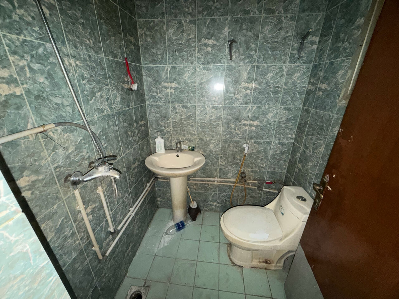 Salmaniya, Apartments, Flats, Houses & Villas, BHD 170/month,  3 BR,  3 Bedroom Flat For Rent Without Ewa