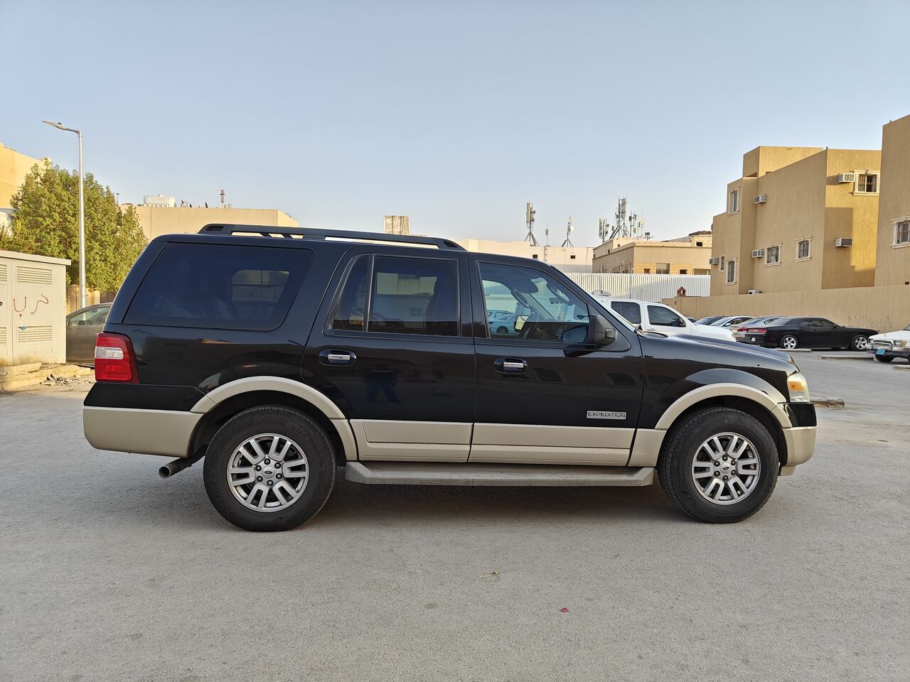 Riyadh, Vehicles, Cars & Trucks , SAR 18000,  Ford Expedition Eddie Bauer,  2007,  Automatic,  297688 KM,  Ford Expedition  Full Option American Specs For Sale
