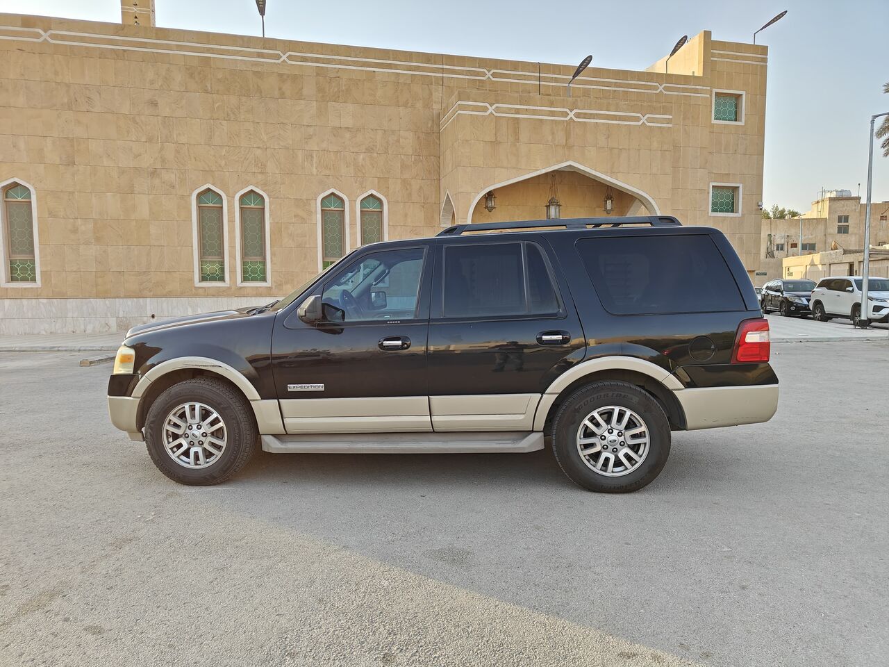 Riyadh, Vehicles, Cars & Trucks , SAR 18000,  Ford Expedition Eddie Bauer,  2007,  Automatic,  297688 KM,  Ford Expedition  Full Option American Specs For Sale