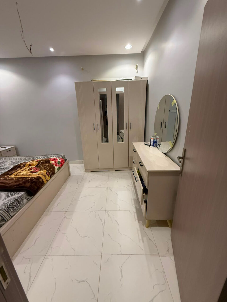Al Wizarat, Apartments, Flats, Houses & Villas, SAR 1700/month,  1 BR,  1 Furnished Bedroom Available In Family Appartment For Single Female
