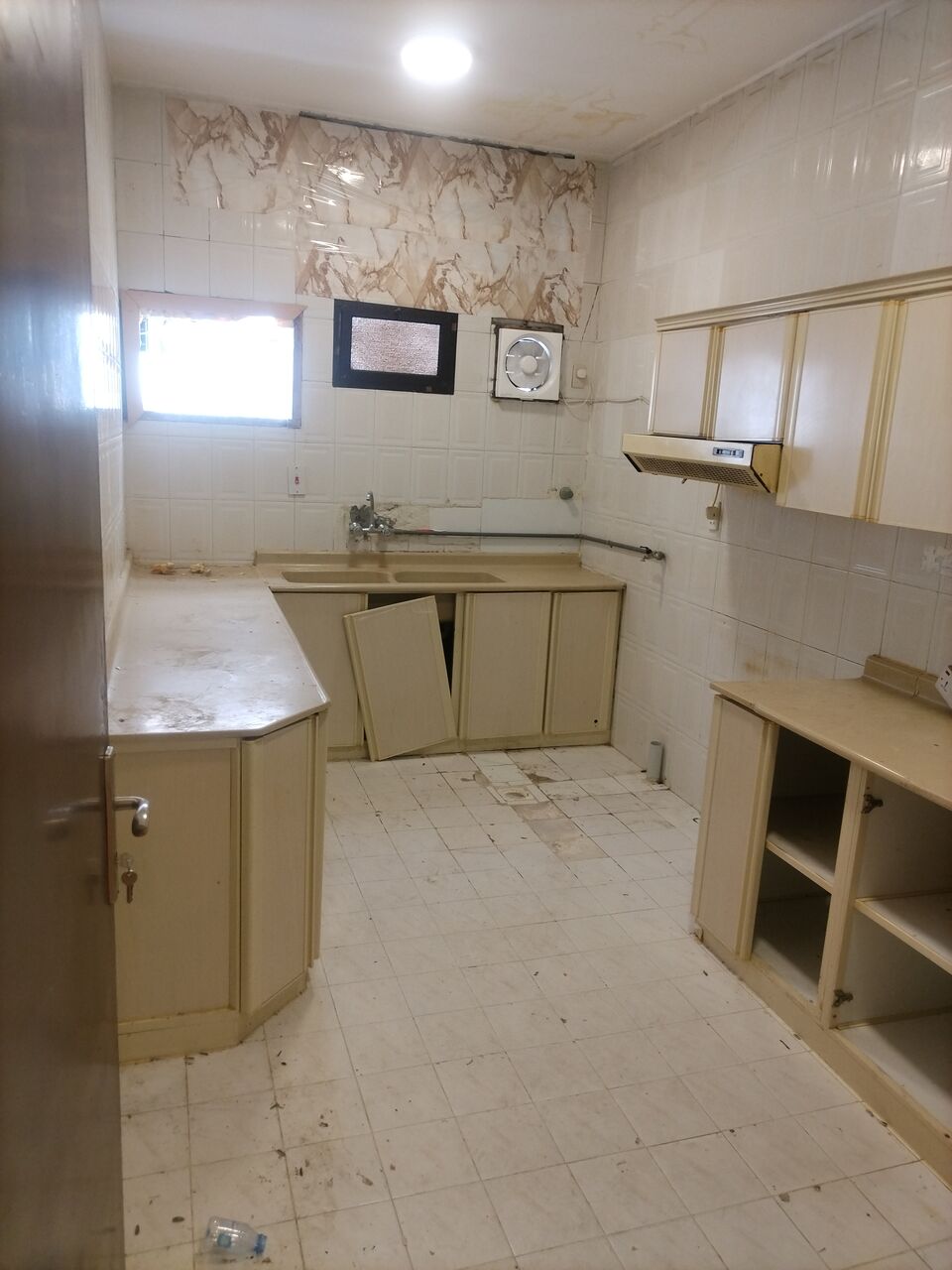 Khobar, Apartments, Flats, Houses & Villas, SAR 22600/year,  3 BR,  Family Apartment For Rent (3 Bedrooms, Hall, Two Bathrooms, Two Entrances, Kitchen, First