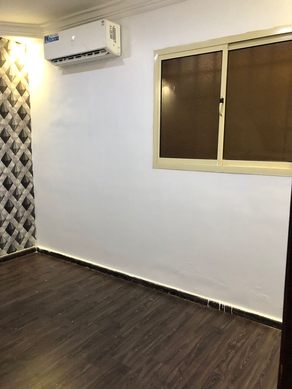 Al Hamra, Rooms for Rent, SAR 650/month,  Furnished,  SAR 650/month, Clean And Comfortable Bed Space Available For Executive Bachelors