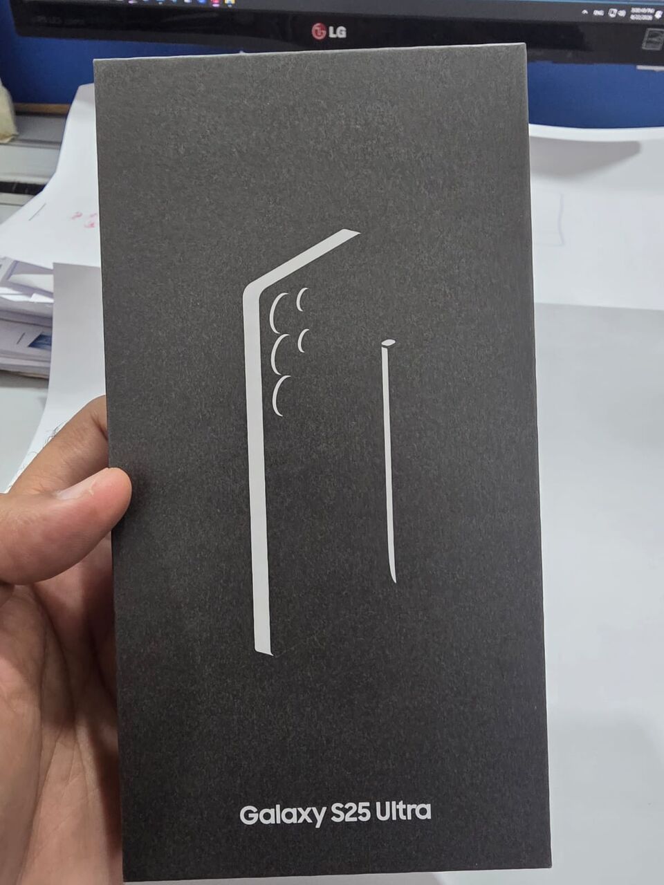 Jeddah, Mobile Phones, SAR 3200,  GALAXY S25 ULTRA 256gb RAM 12gb ROM 4 MONTHS USED ONLY