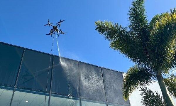 Lisbon, Cleaning, Limpeza De Janelas De Prédios Altos Com Drones