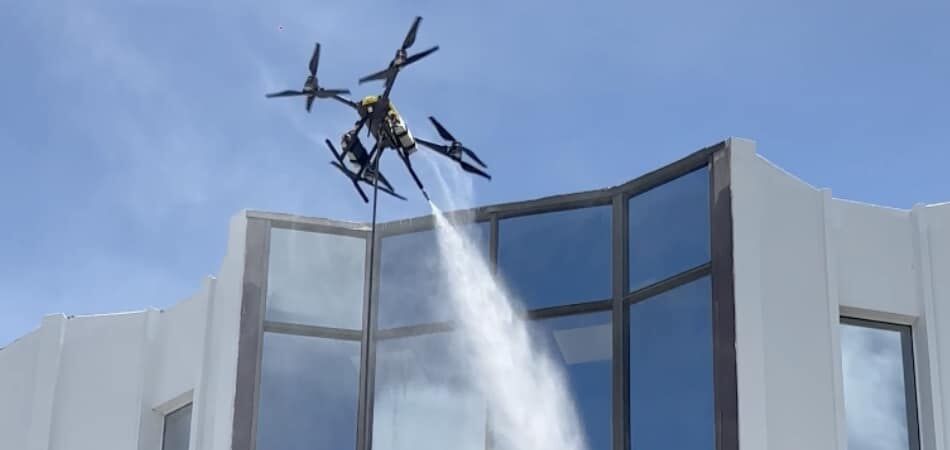Lisbon, Cleaning, Limpeza De Janelas De Prédios Altos Com Drones