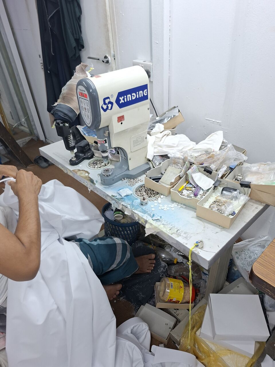 Olaya, Jobs, Kanch Batan