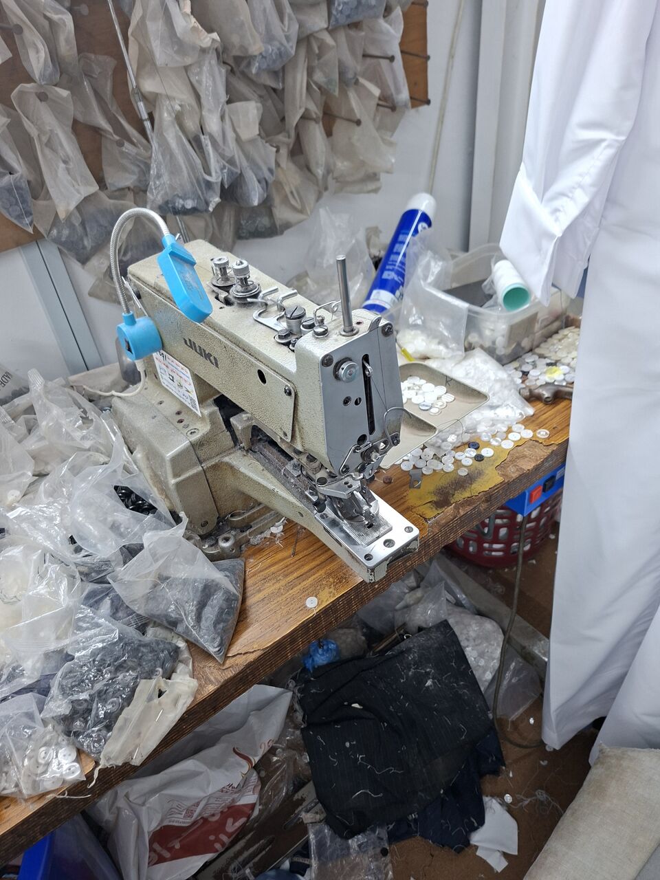 Olaya, Jobs, Kanch Batan
