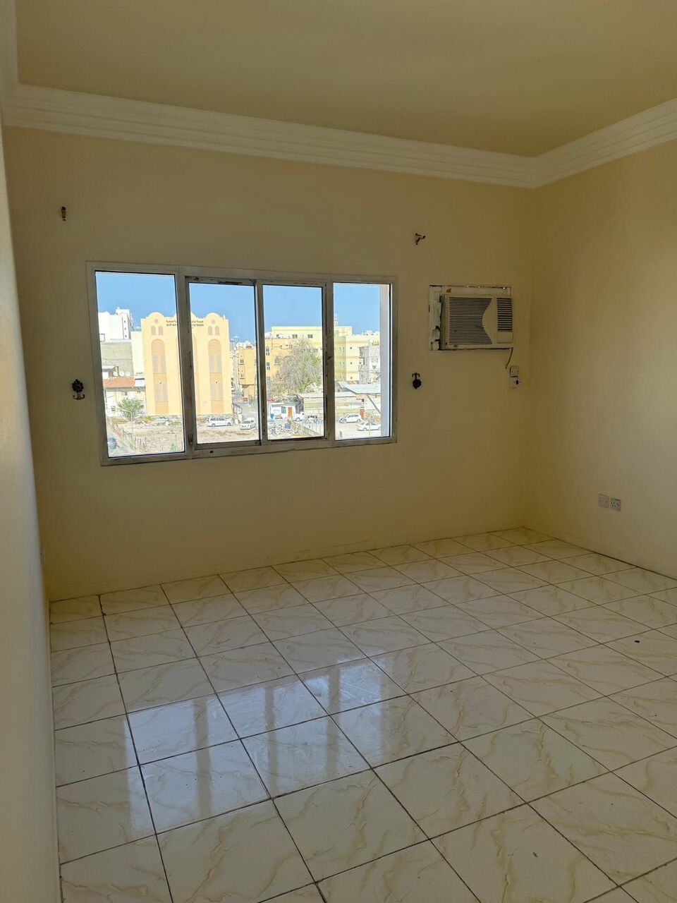 Salmaniya, Apartments, Flats, Houses & Villas, BHD 200/month,  2 BR,  2 Bedroom Unfurnished Flat For Rent Without Ewa