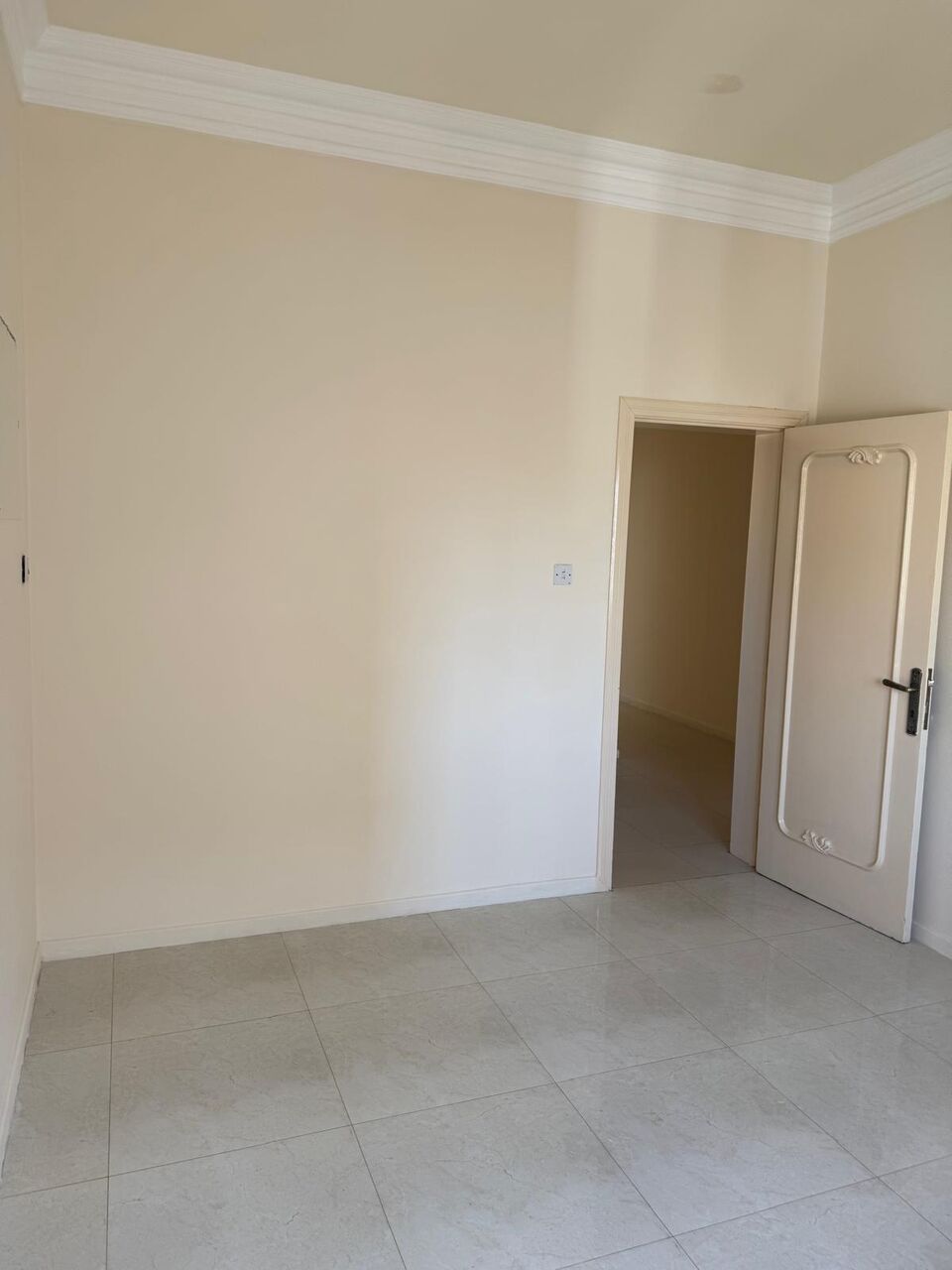 Salmaniya, Apartments, Flats, Houses & Villas, BHD 200/month,  2 BR,  2 Bedroom Unfurnished Flat For Rent Without Ewa