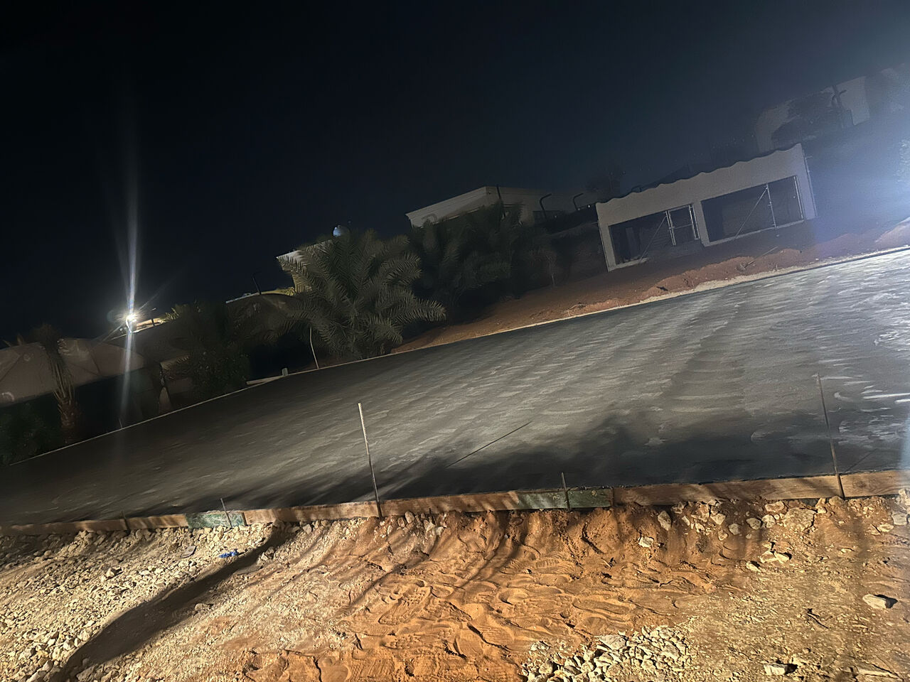 Al Aziziyah, Construction, Concret