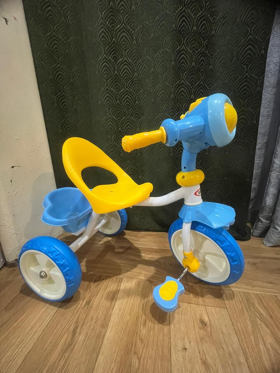 Jeddah, Baby & Kid Stuff, SAR 100,  Kids Tricycle, Baby Car Seat, Bird Cages