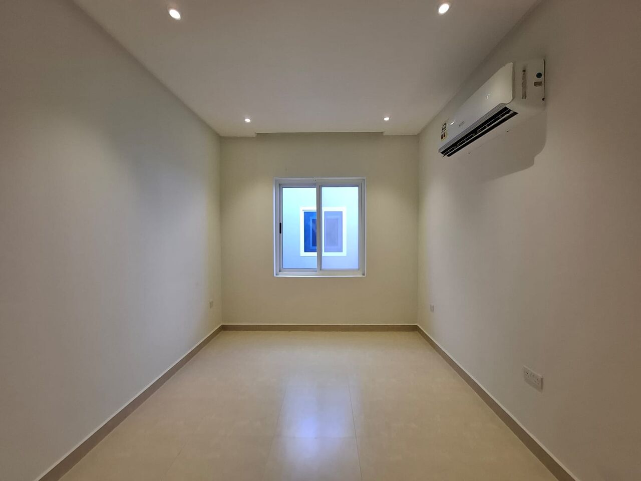Hidd, Apartments, Flats, Houses & Villas, BHD 180/month,  1 BR,  100 Sq. Meter,  1 Bhk Semi Furnished Flat Available In Hidd Call Aleena