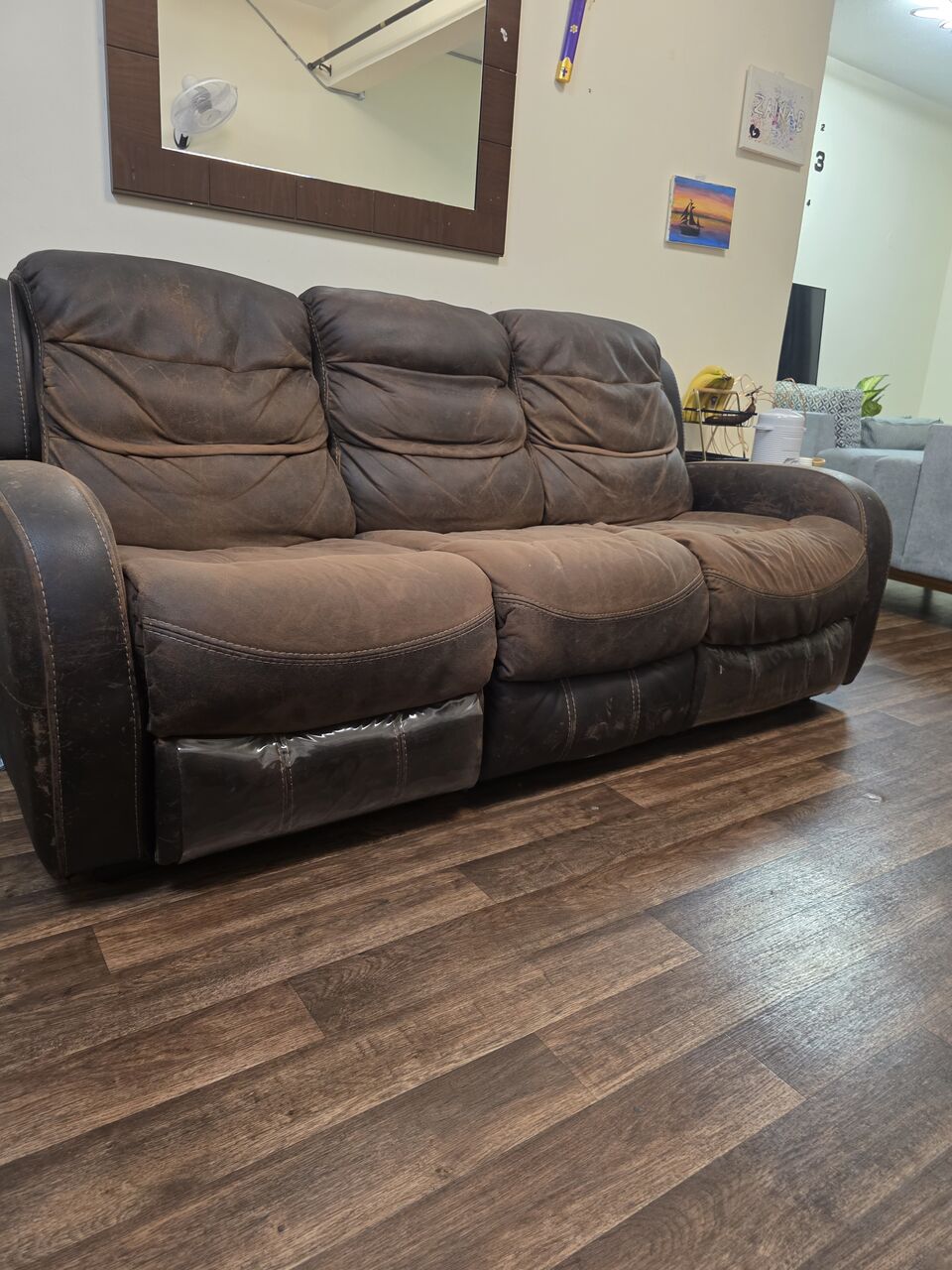 Al Khobar Al Shamalia, Furniture, SAR 700,  3 Seater Recliner Sofa