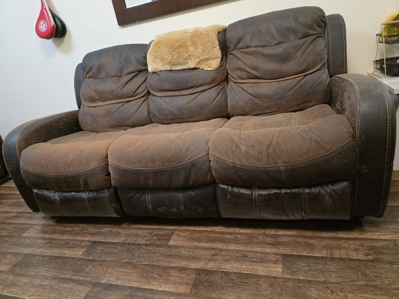 Al Khobar Al Shamalia, Furniture, SAR 700,  3 Seater Recliner Sofa