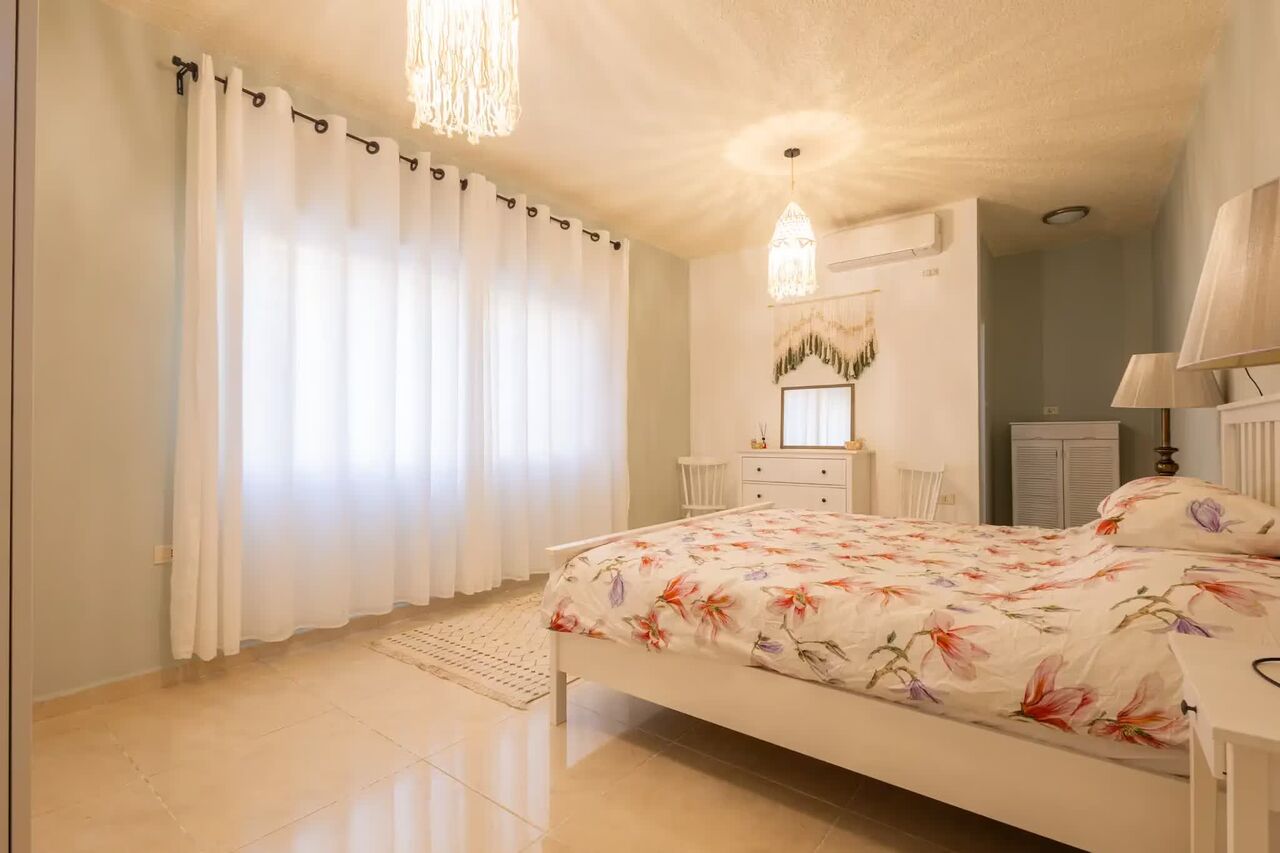 Amman, Apartments, Flats, Houses & Villas, JOD 1200/month,  Furnished,  3 BR,  Your Colorful Sanctuary Awaits In The Heart Of
