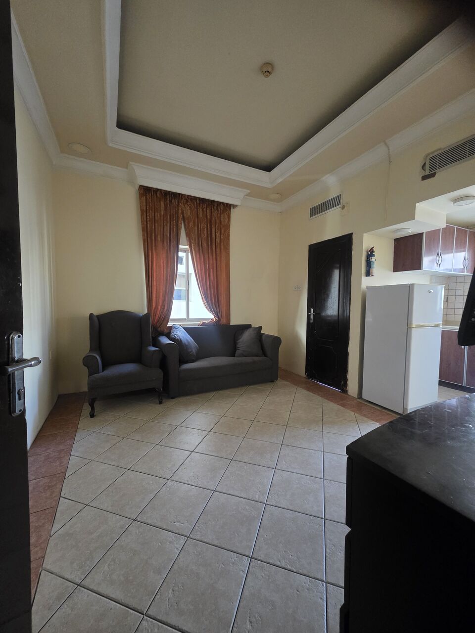 Hoora, Apartments, Flats, Houses & Villas, BHD 160/month,  1 BR,  Neet Semi Furnished 1 BHK Flat With Ewa @160/BD In Hoora