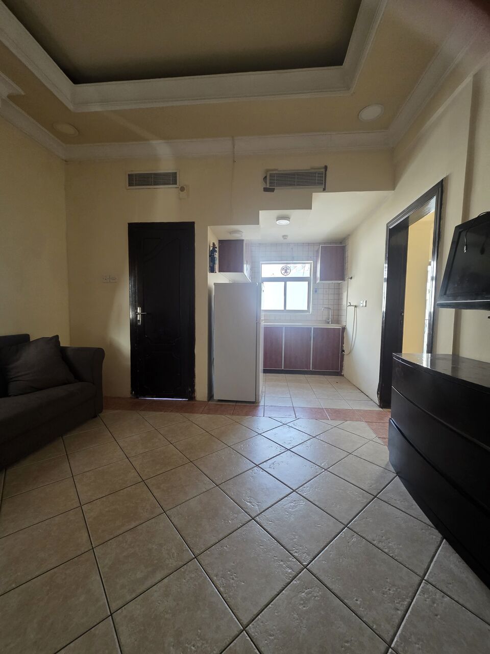 Hoora, Apartments, Flats, Houses & Villas, BHD 160/month,  1 BR,  Neet Semi Furnished 1 BHK Flat With Ewa @160/BD In Hoora
