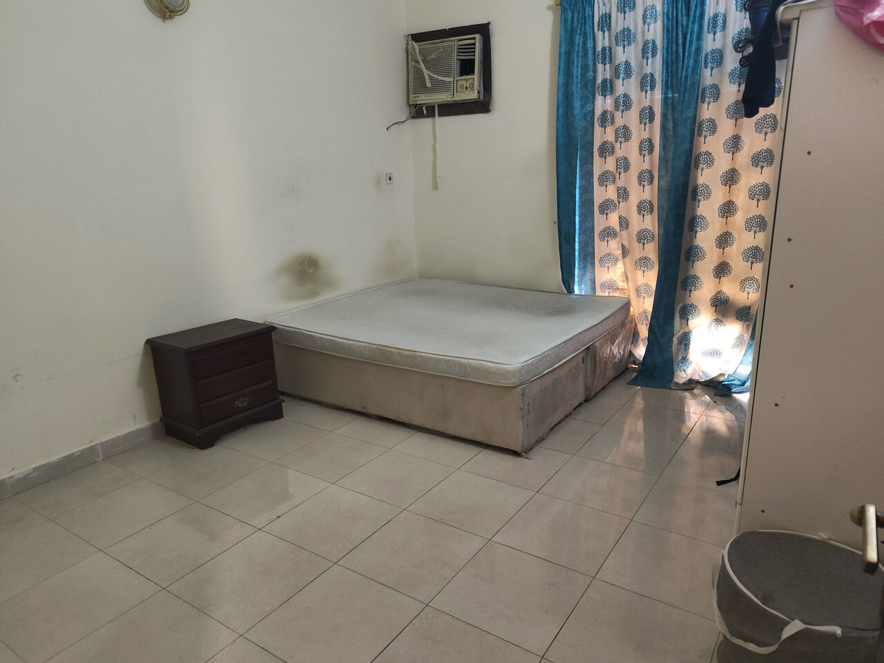 Hoora, Apartments, Flats, Houses & Villas, BHD 120/month,  1 BR,  Room For Rent. 120 BD/ Bed Space 40 BD