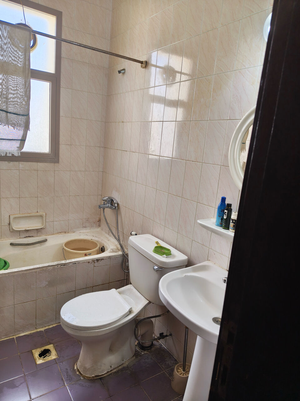Hoora, Apartments, Flats, Houses & Villas, BHD 120/month,  1 BR,  Room For Rent. 120 BD/ Bed Space 40 BD