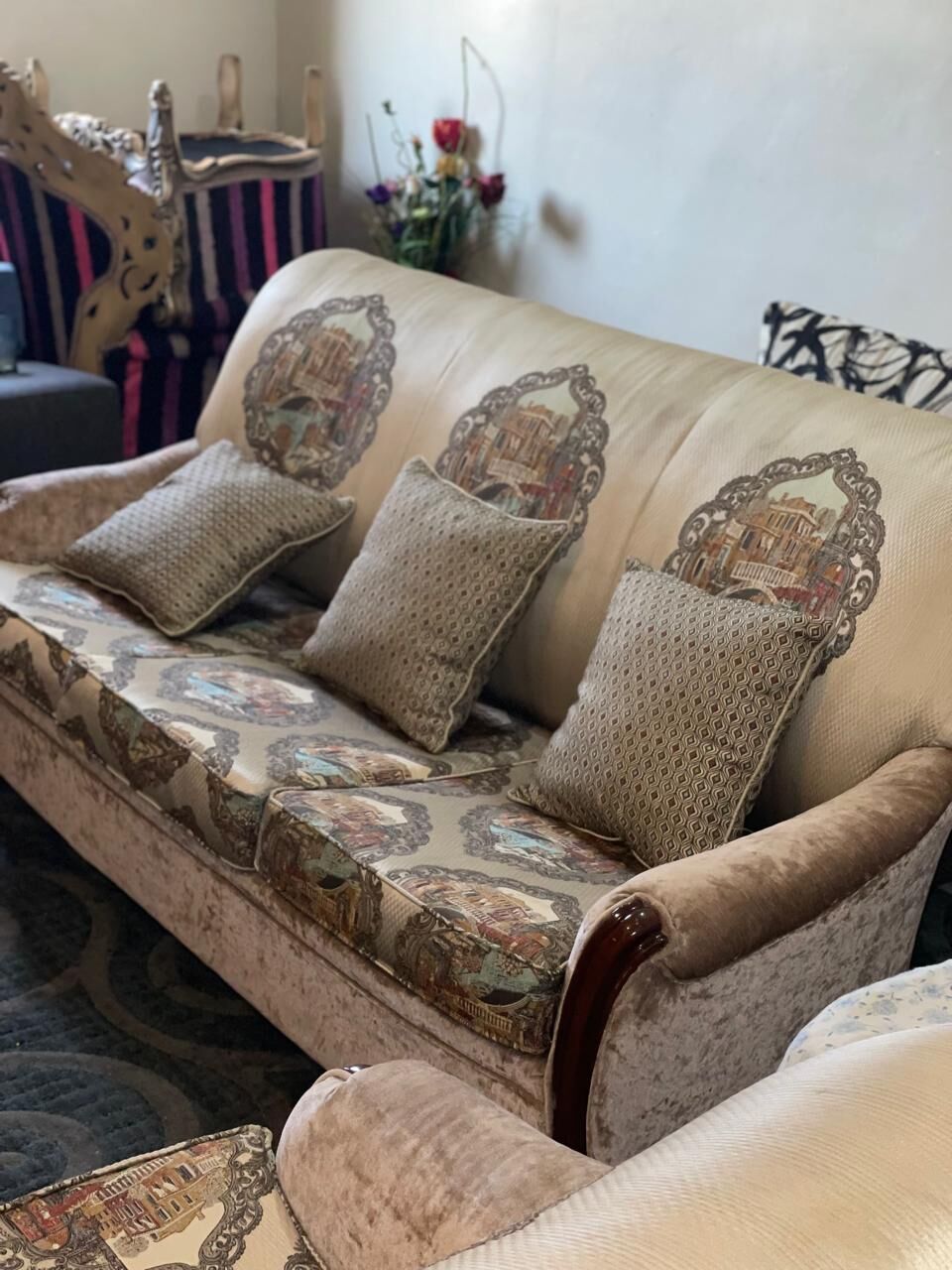 Jeddah, Furniture, SAR 350,  8 Seater Classic Upholstery Fabric Sofa With Center Table