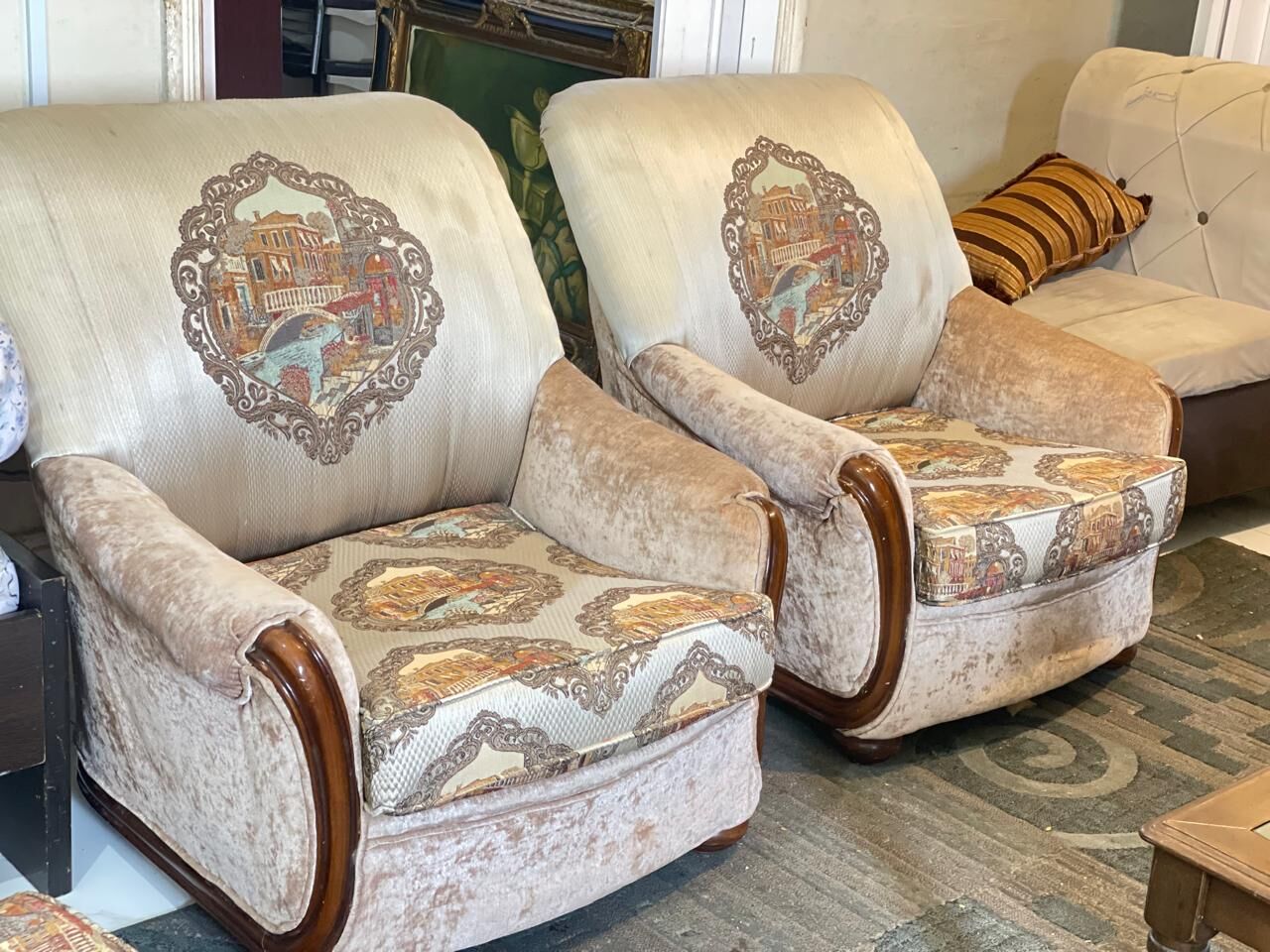 Jeddah, Furniture, SAR 350,  8 Seater Classic Upholstery Fabric Sofa With Center Table
