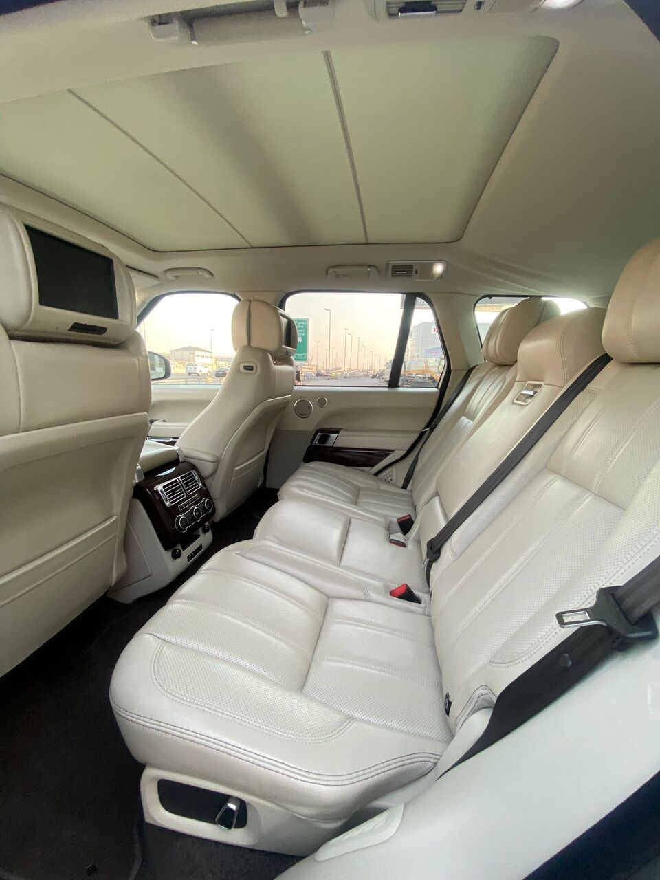 Manama, Vehicles, Cars & Trucks , BHD 8000,  Range Rover Vogue SE,  2014,  Automatic,  123500 KM,    (Gold)