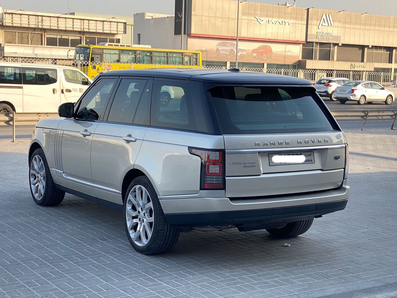 Manama, Vehicles, Cars & Trucks , BHD 8000,  Range Rover Vogue SE,  2014,  Automatic,  123500 KM,    (Gold)